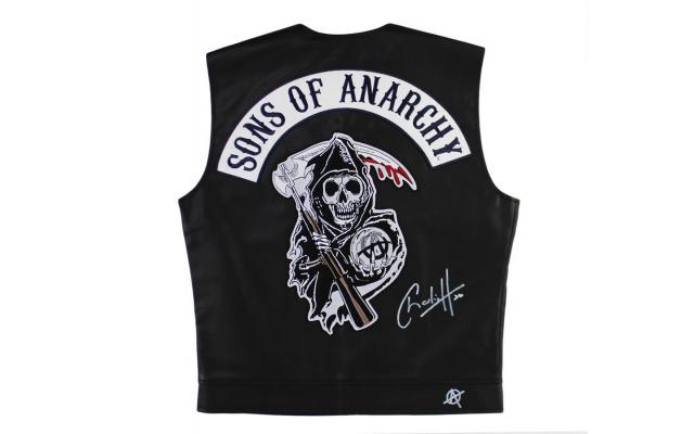 Charlie Hunnam Signed Sons Of Anarchy Black Faux Leather Biker Vest with Reaper Logo – Mens